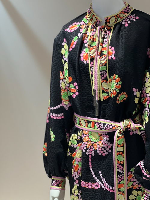 雪國織夢(mèng) 秋冬真絲印花服飾的柔暖華章